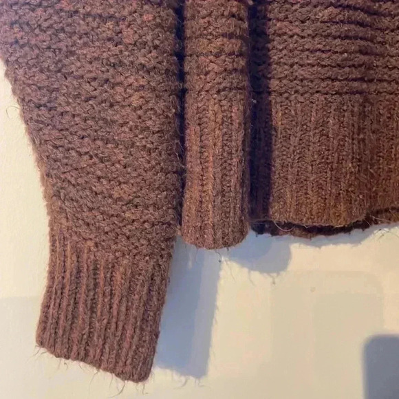 Universal Thread Women’s XS V Neck Sweater - Picture 4 of 6